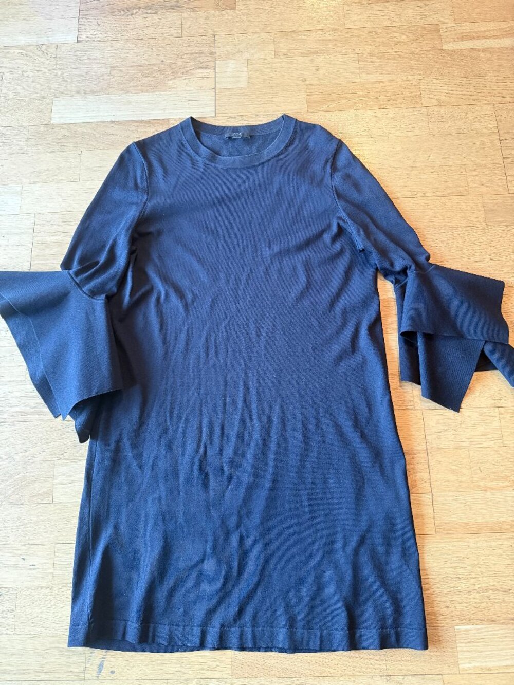 COS BLACK BLUE BELL FLARE SLEEVE KNIT MINI DRESS SIZE M